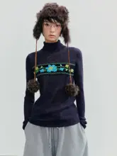 手刺繍デザインのアルパカウール ニットプルオーバー【レトロスタイル・刺繍入り】