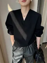 黒のVネック長袖ニットセーター【春用・したスタイル・女性用】（セットアップ対応）