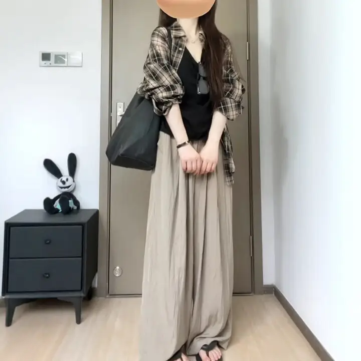 咸菜色の肌理感が魅力の高腰ワイドパンツ【薄手・春用・フィット】