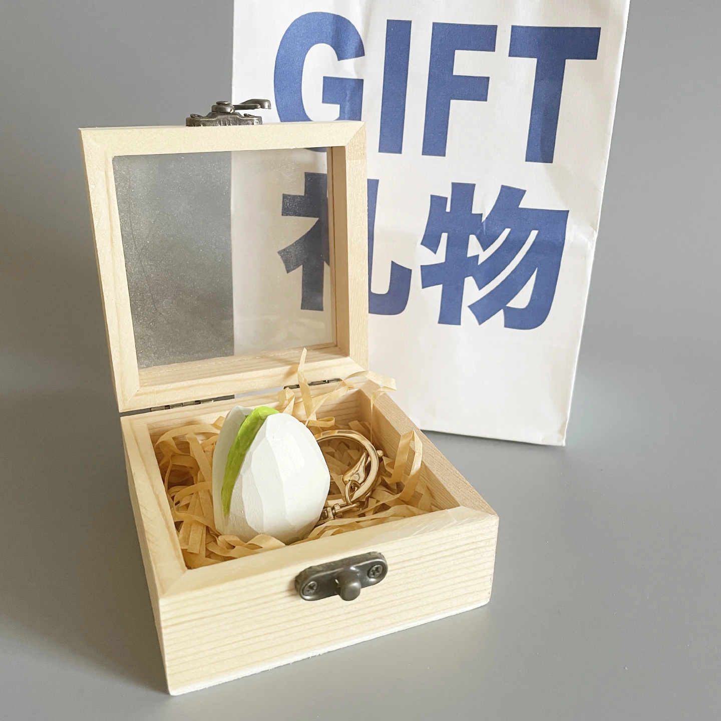 手作り木彫りピスタチオキーホルダー：可愛さと実用性を兼ね備えた文创アイテム