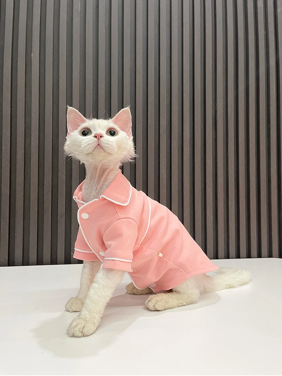 軽やかで快適なコットンパジャマはスフィンクス猫の日常に最適