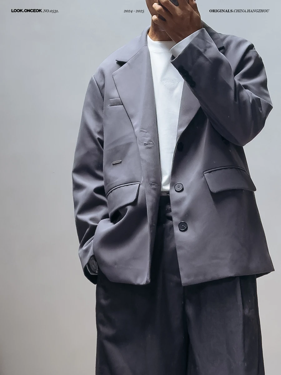 シンプルでかっこいい服 メンズ：カジュアル単色デザインのメンズジャケットの実用性とシーン別活用