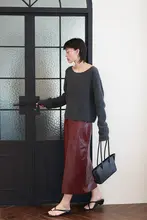 極上の柔らかさ！全羊毛製レトロデザインのラウンドネックニットセーター【ふんわりした肌触り・秋冬用】