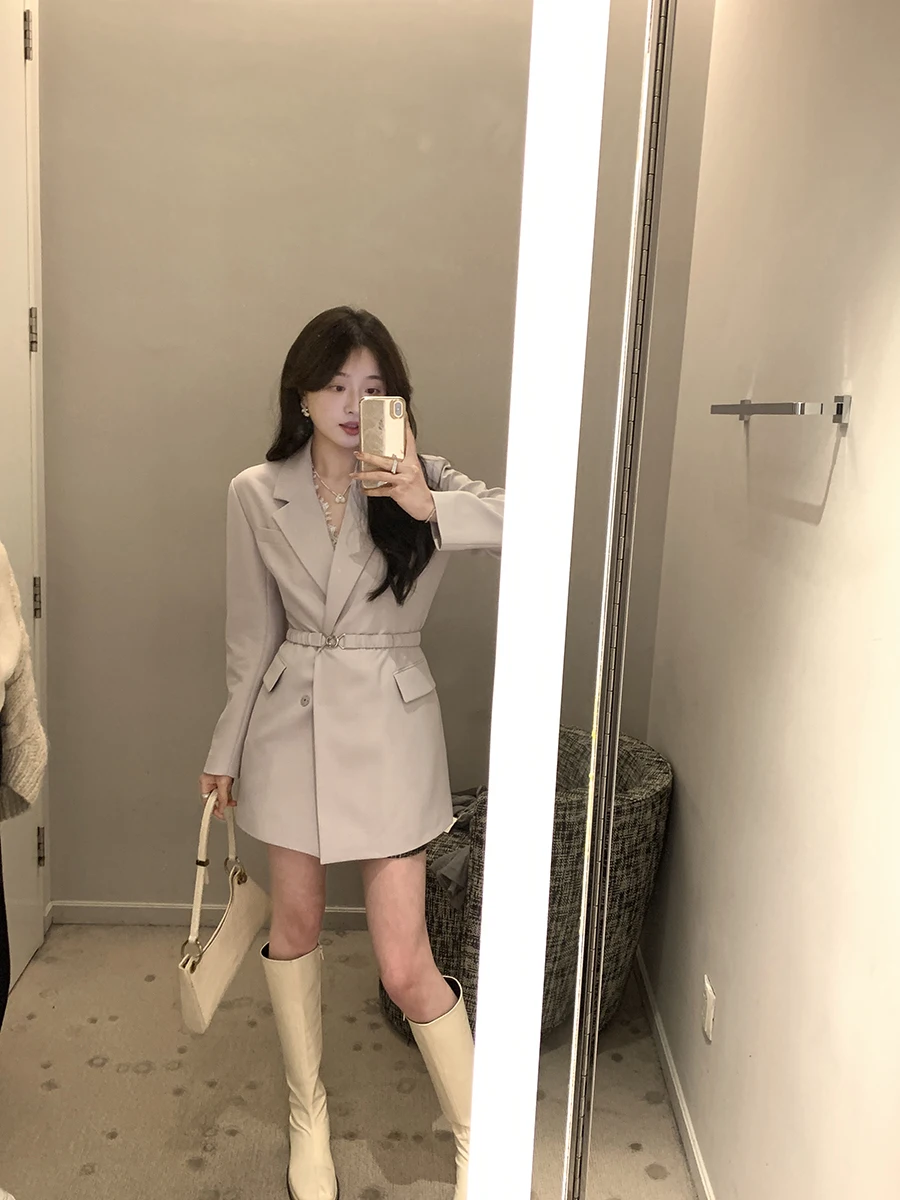 60代女性が通勤に使える高級スーツブランドは？ABOUT POEMのテーラードコートが解決する理由