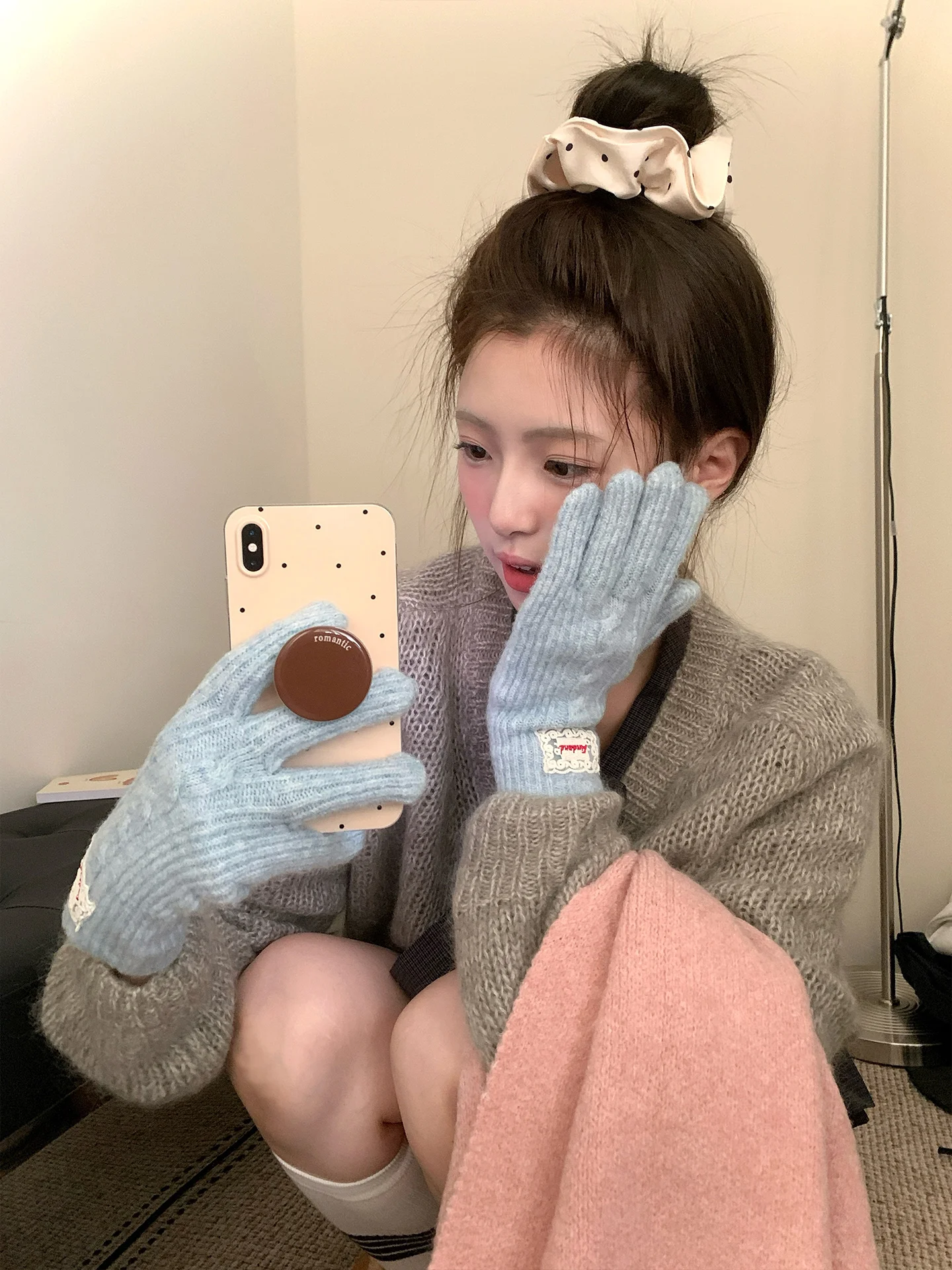 タッチスクリーン対応 厚手保温手袋【冬用・女性用・指分けタイプ・ブルー】の手荒れ防止効果とは