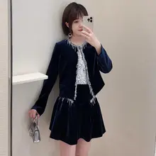 シルクベルベットビジュー装飾の短いジャケットとフィットしたプリーツスカート【秋用・セットアップ対応】