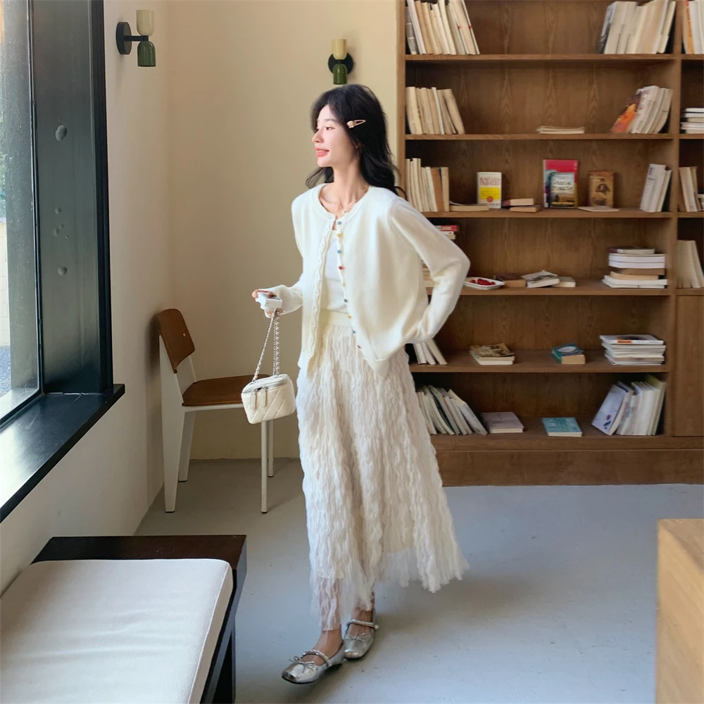 池田エライザの服を選ぶなら、この1着が最も心を和ませる理由は？