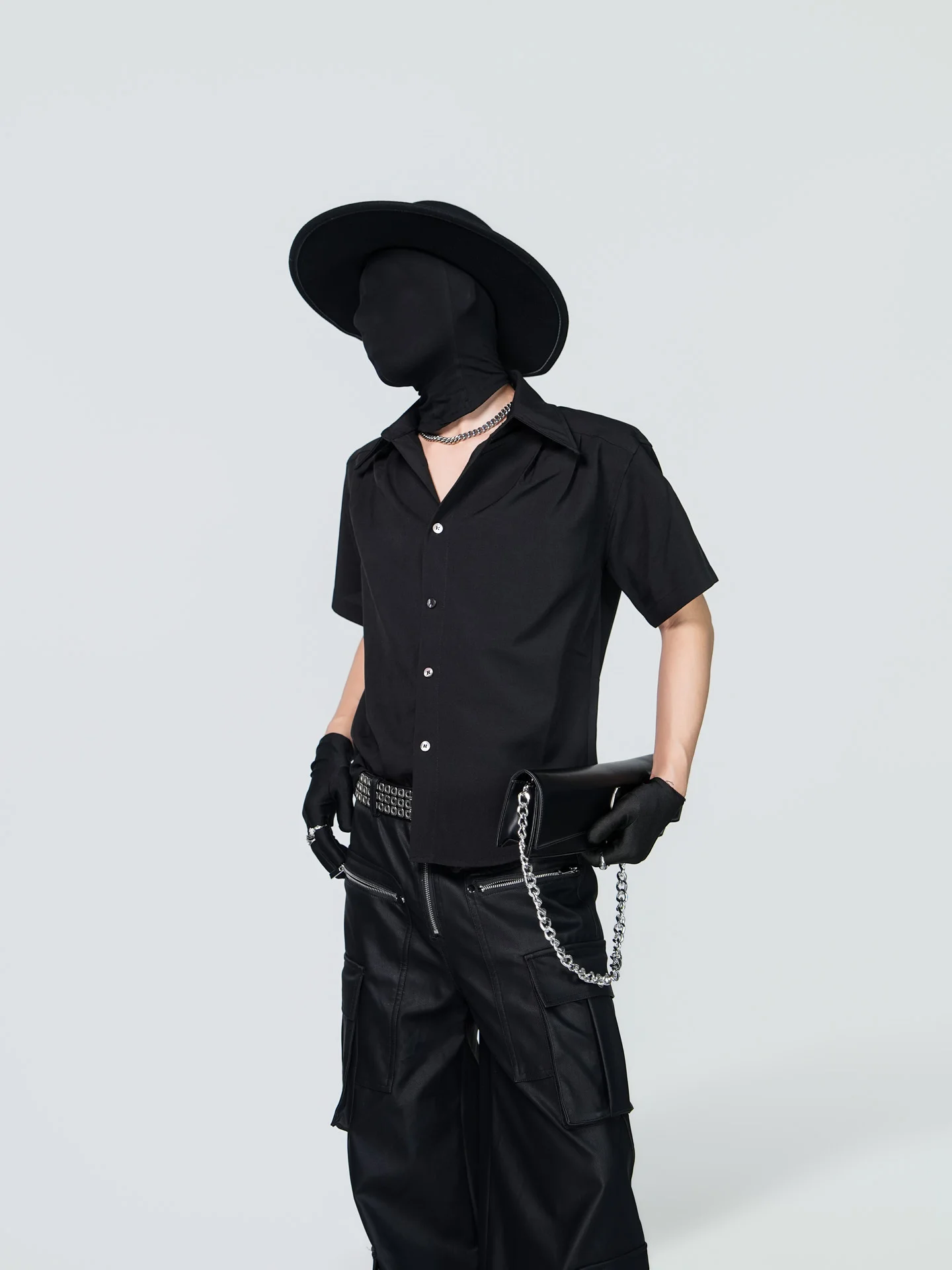 メンズ 服 シンプル ベーシックデザイン 半袖シャツの実用性と選定基準