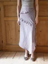 紫色のストレッチウエストフリル付きチェック柄  不規則ロングスカート【女性用・流れるようなシルエット】（セットアップ対応）