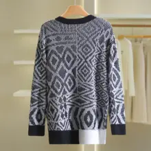 花柄デザインのゆったりラウンドネックセーター【カジュアル・冬用】