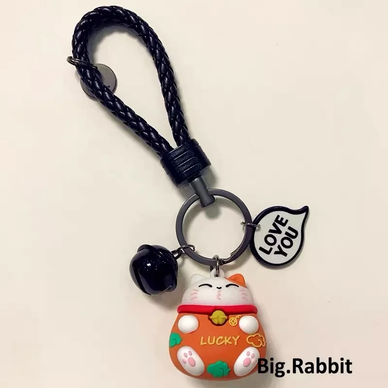 かわいい招財猫デザインのキーホルダー：高級感あるカップル向け自動車用アイテムの実用性とシーン別適用