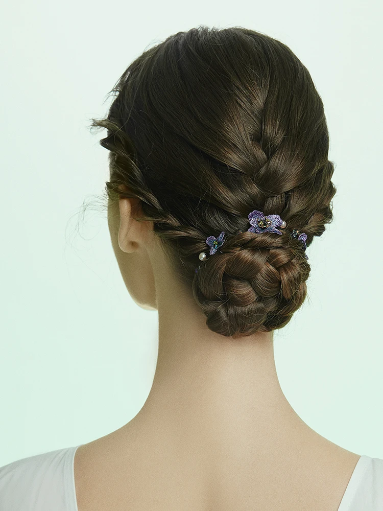 おしゃれ初心者にぴったりの結ぶヘアアレンジは？グラデーション刺繍花と淡水パールのヘアゴムで解決！