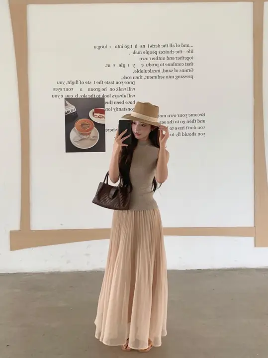 春夏用 カーキ色のハイネックニットベスト【高腰・プリーツスカート・女性用】（セットアップ対応）