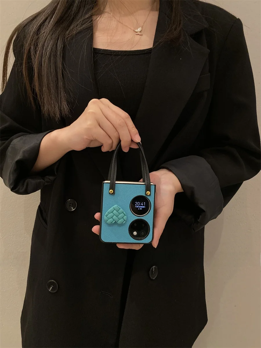 「P50 Pocket」を選ぶべきタイミングは？人気の理由と、他のスマホケースとの違いを徹底解説
