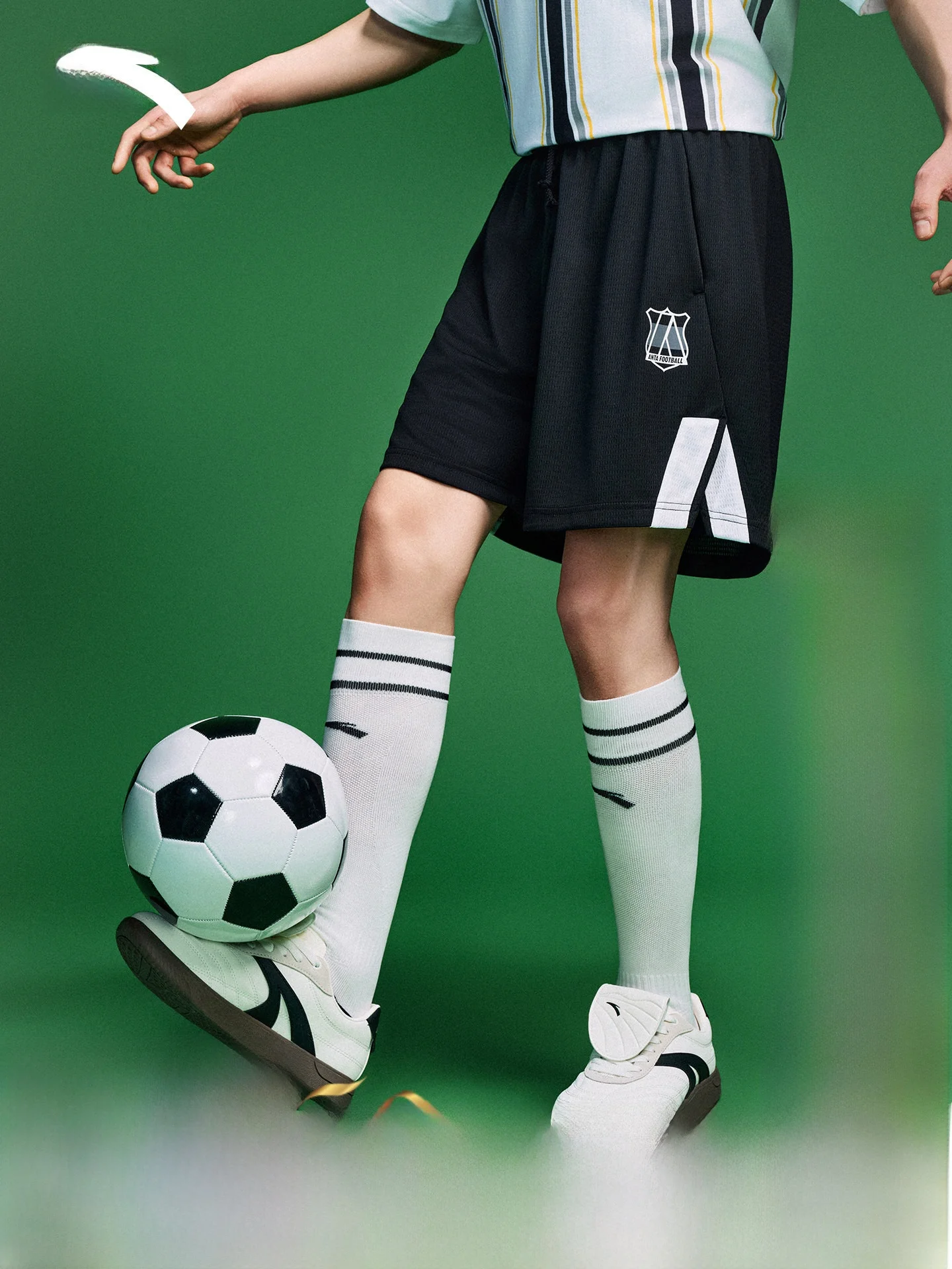 サッカーインナー白の取り入れ方は？5選で実用性とファッション性を両立