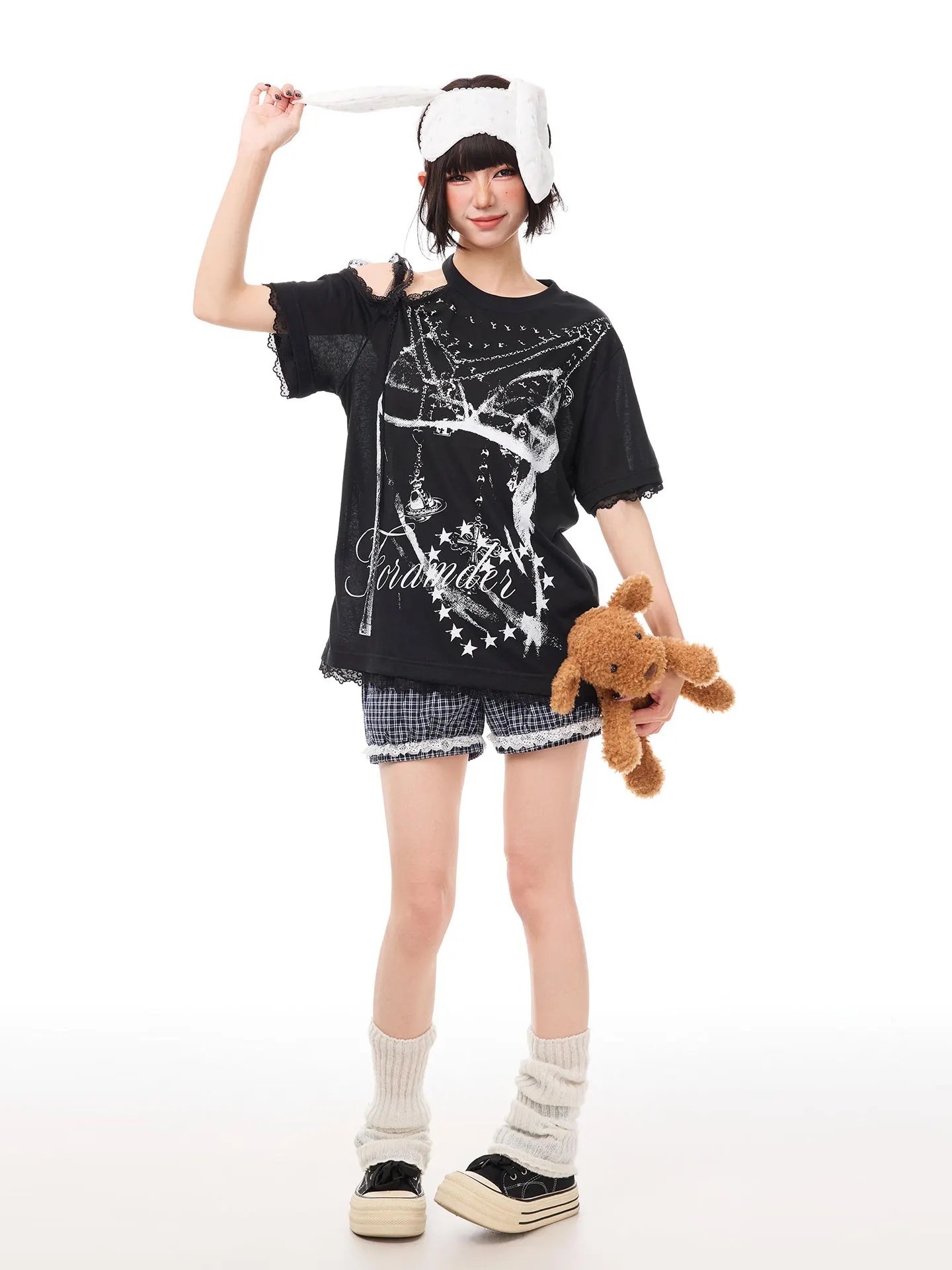 Y2KスタイルのTシャツ：デザイン性のあるアートプリントショートスリーブレースオフショルダーの実用性とスタイルフィット