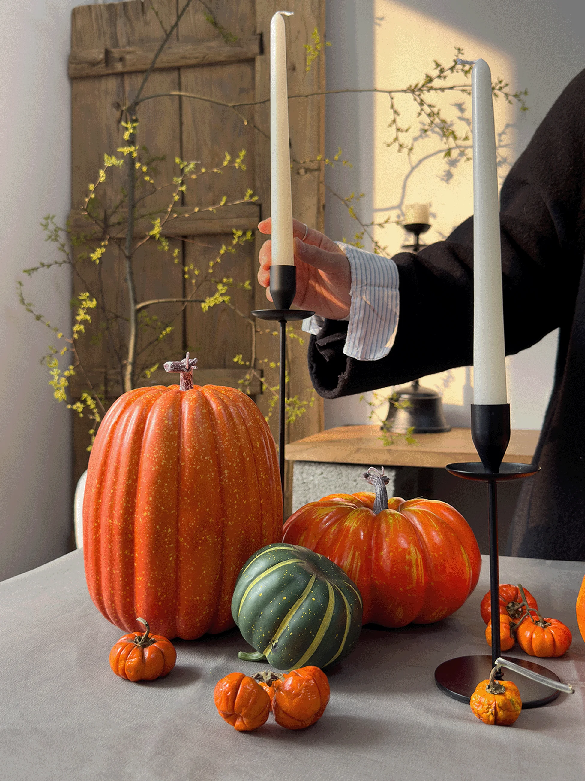 ハロウィン向けリアルなカボチャオブジェ：収穫感あふれるデスクインテリアの実用性とシーン別適用