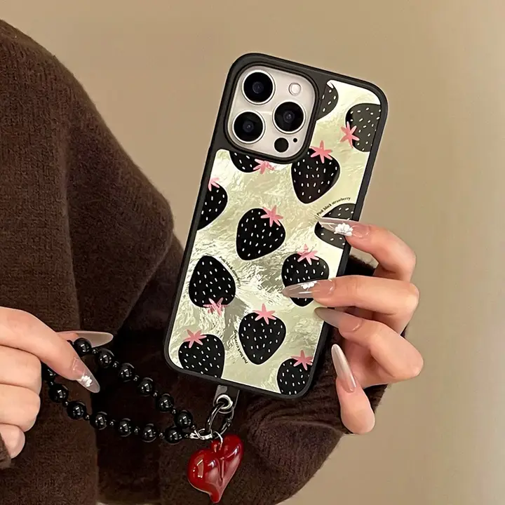 個性的な黒いストロベリー柄ハートブレスレット【iPhone対応・マグネット式・衝撃吸収】（セットアップ対応）