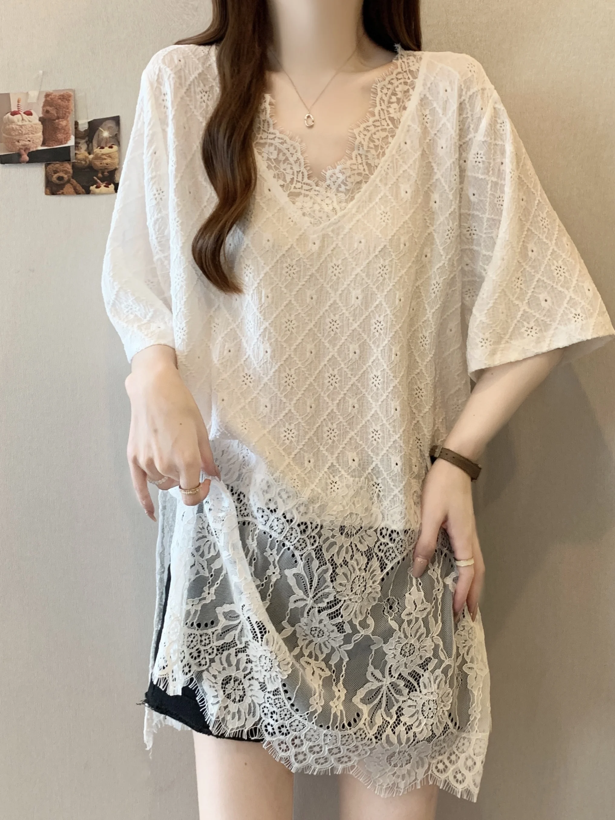 「tシャツ 重ね着 レディース」で失敗しない着こなしは？Vネックレース切替ゆったりTシャツのリアルな使い方