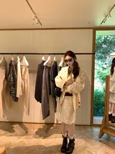 レトロな翻領デザインのショートトレンチコート【女性用・長袖・秋冬向け・オーバーサイズ】