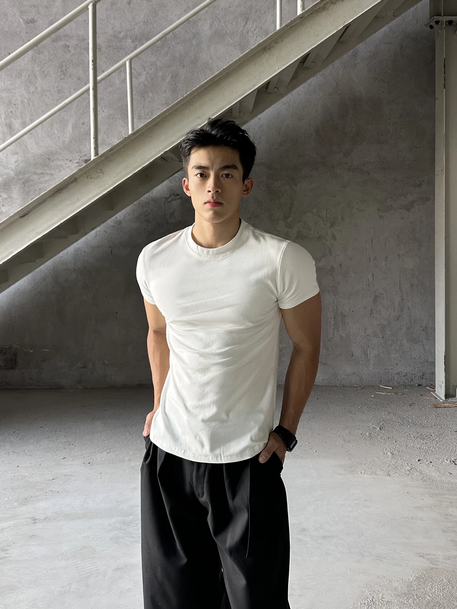 カットオフ tシャツは本当に必要？フィット感と夏の気分を両立するTシャツの選び方