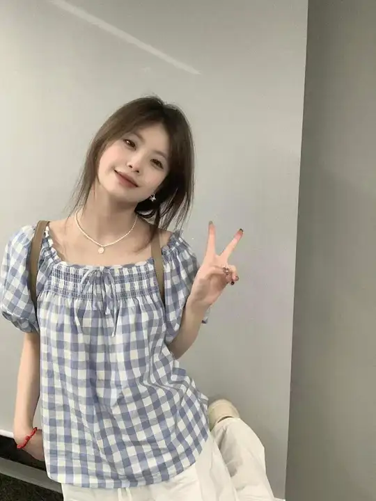 個性的なリボン付き青いチェック柄半袖シャツ【パフスリーブ・夏用・ショート丈】