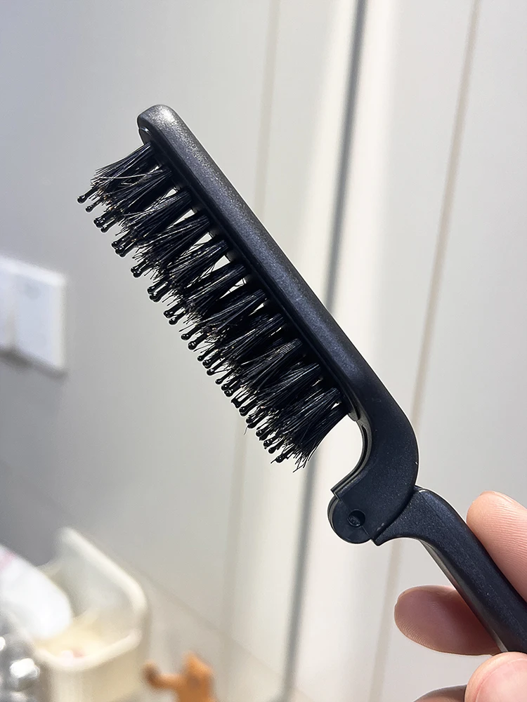 折りたたみ式ヘアブラシ：ウェーブタイプの使い方と特徴を解説