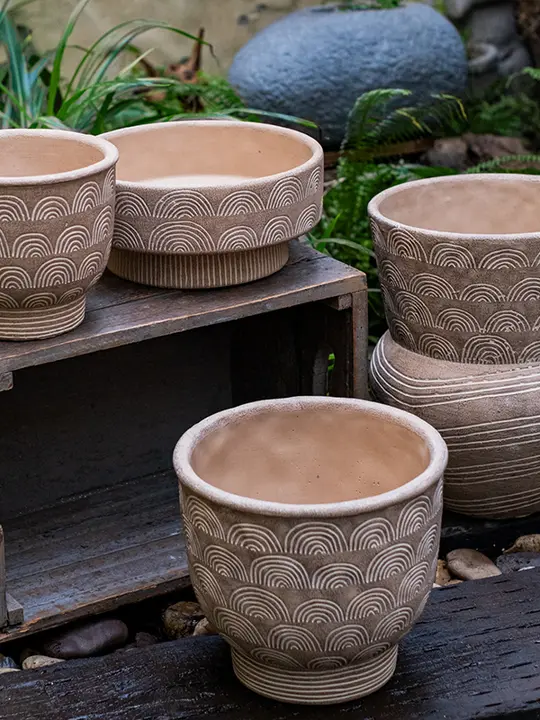 ビンテージ風大口径セメント製花鉢【侘び寂びスタイル・屋外用・陶器風】