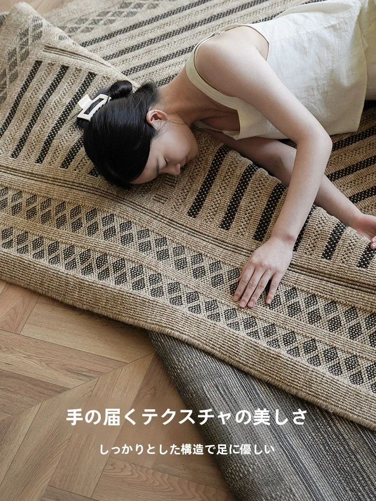 6畳ラグの  サイズは80×150cmから300×400cmまで、トルコ製無接着浮彫ラグで実現
