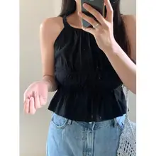 デザイン性のあるハーフネックタンクトップ