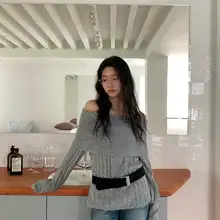 オフショルダーのシンプルニットトップス【春用・無地・トルソー風デザイン】（セットアップ対応）