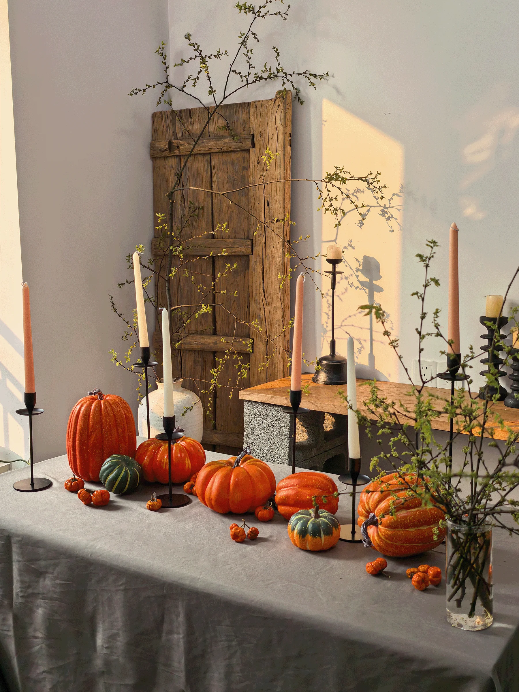 ハロウィン向けリアルなカボチャオブジェ：収穫感あふれるデスクインテリアの実用性とシーン別適用