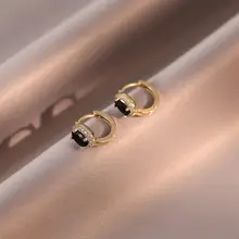 美しいデザインの水滴型ジルコンピアス【洗練されたスタイル・通勤用】