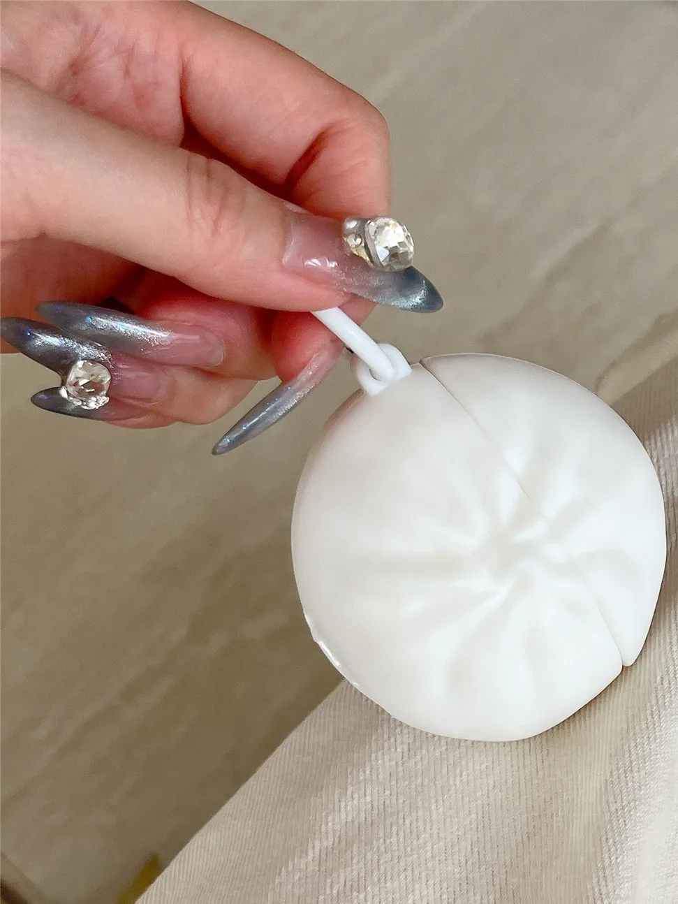AirPods Pro を装着するときの感じ方は？その「装着イメージ」を、日常のなかで体感する
