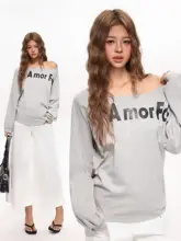 春用デザインのオフショルダー長袖Tシャツ【ゆったりフィット・斜め肩・女性用】