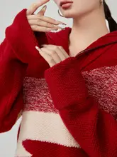 ネイビー襟のハーフジップレディース赤ニット【デザイン性のある春用】