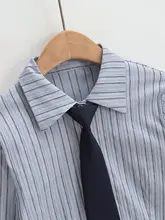 デザイン感ある学院風仕立てのストライプシャツ【フィット感・ロングスリーブ・リボン付き】