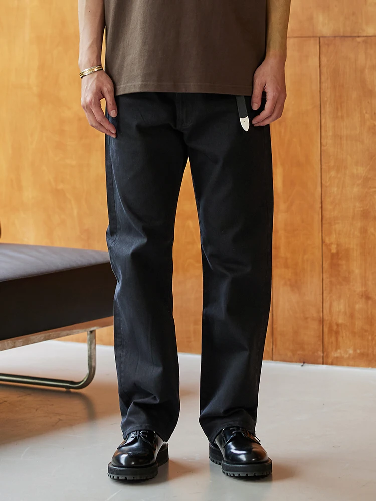 カーゴパンツ メンズ コーデの悩みを解決！ストレートデニムの実際の使い方