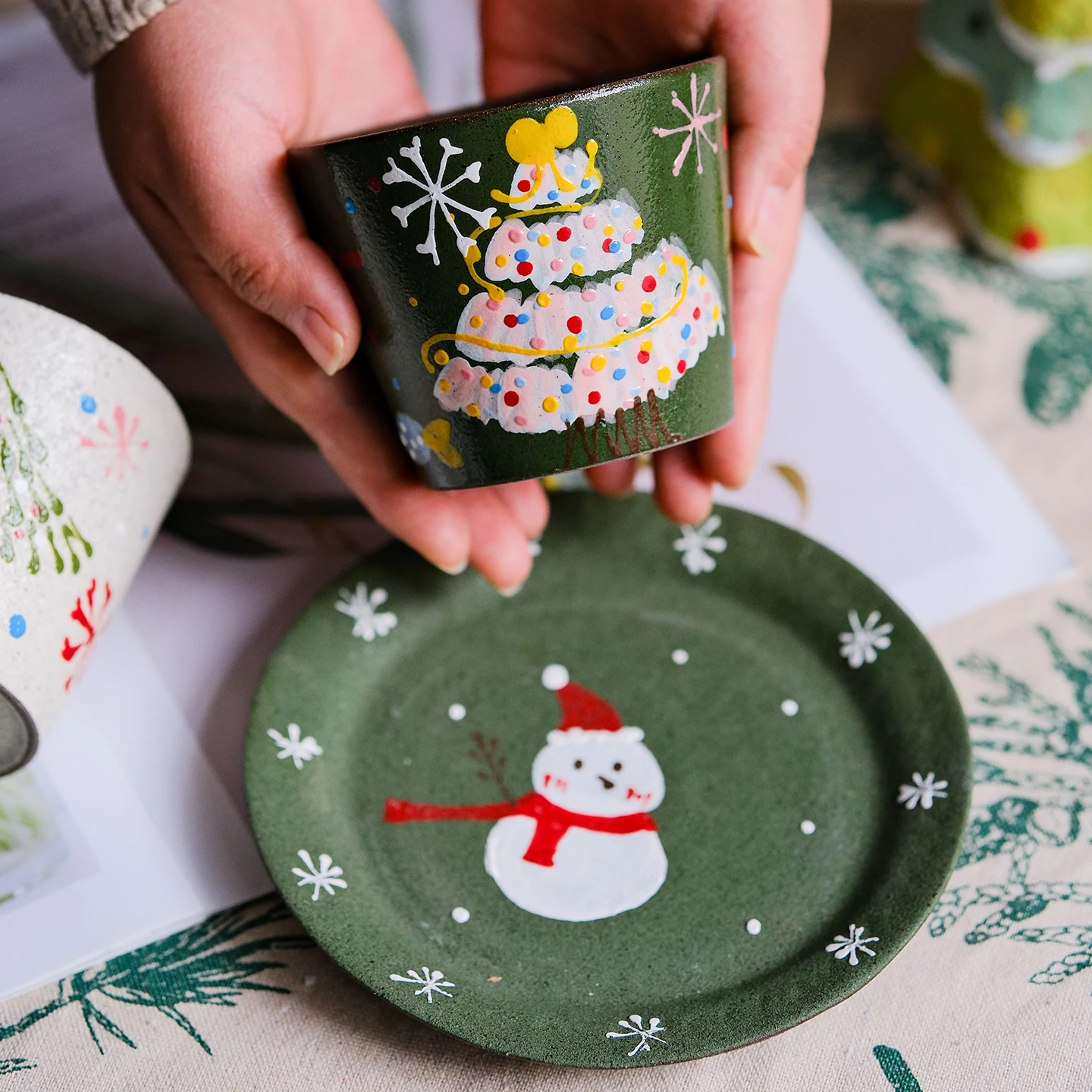 クリスマスマーケットで選ぶマグカップは、どんなデザインが心を温める？