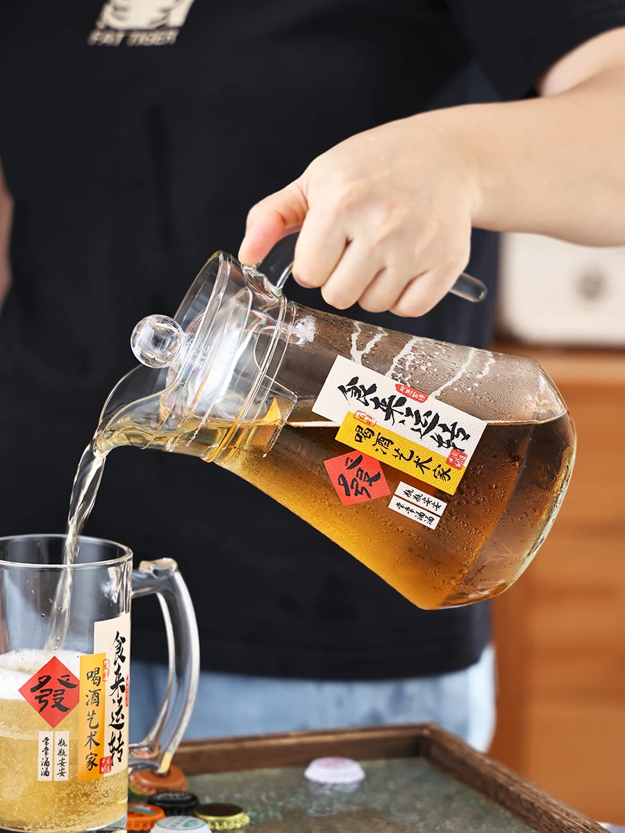家庭用ビールサーバーを選ぶべきタイミングは？ガラス製のクラフトビールピッチャーが解決する3つの理由