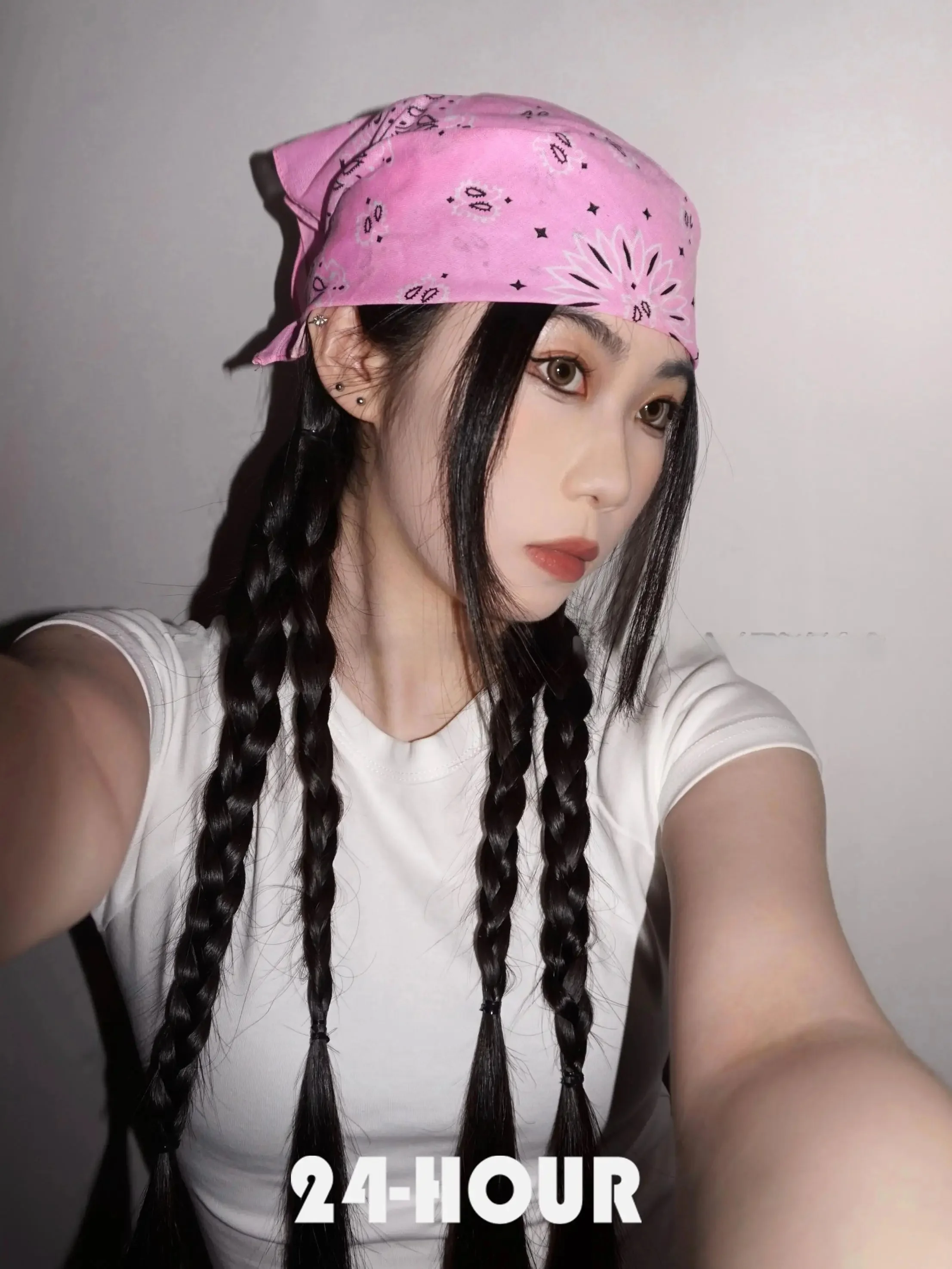 ピンクのカシューナッツ柄ヘアバンドで、冬の日常をどう変える？