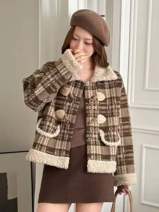 羊羔毛襟のデザインが特徴のショートコート【秋冬用・高級感あり・女性用】（セットアップ対応）