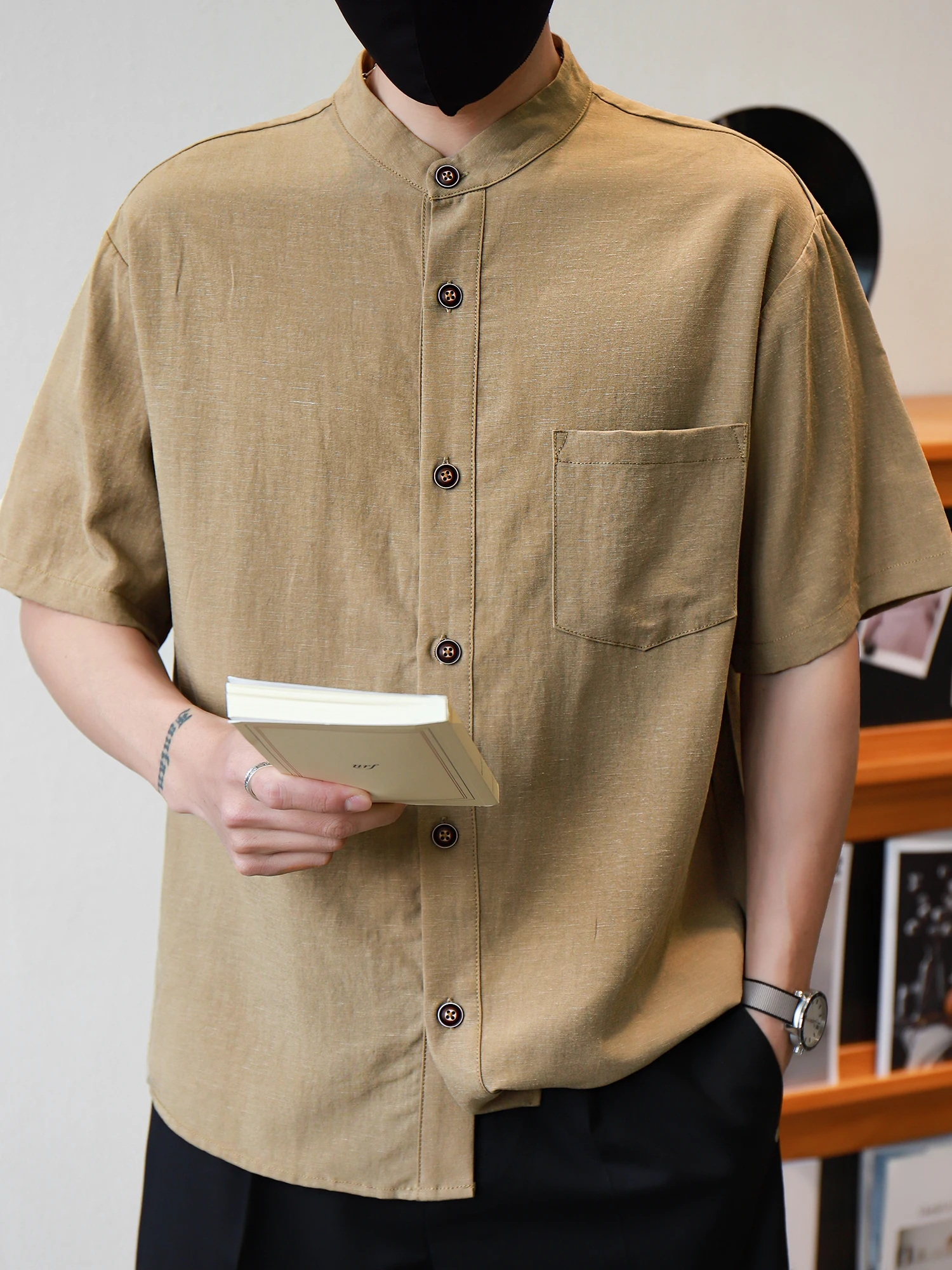 春物服 メンズ に合うのは、夏用のシャツ？それとも通勤服？