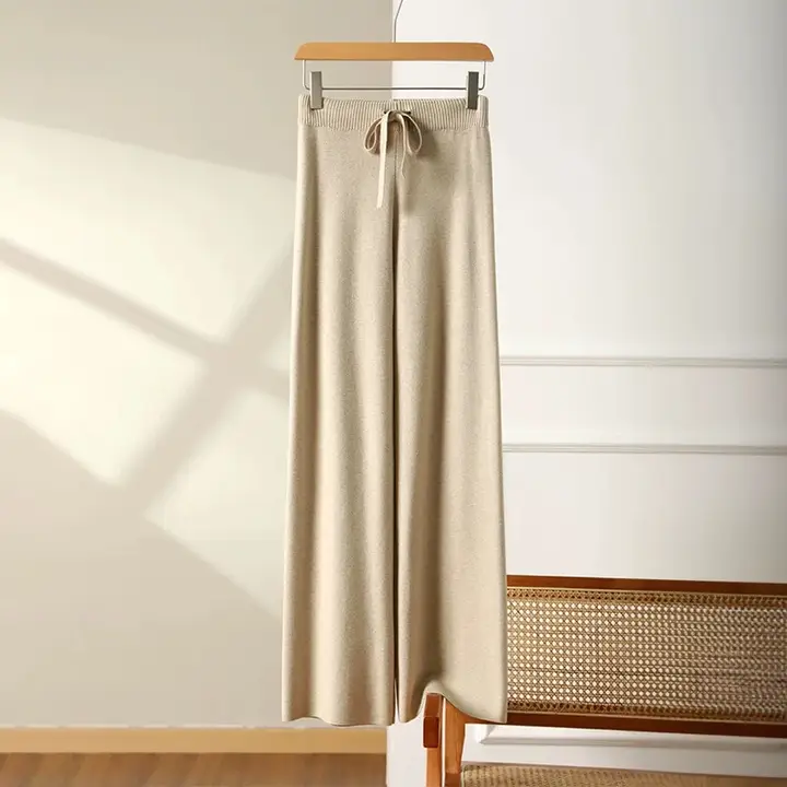 高級感のあるハイウエストニットワイドパンツ【米白・秋冬用・ドレープデザイン】