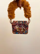 フリップフォン用ケース【全包デザイン・赤いカシューナッツ柄・刺繍入り・持ち手付き】
