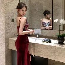 艶やかな金糸ベルベットのセクシーな低胸キャミソールドレス【夜のお出かけに最適】