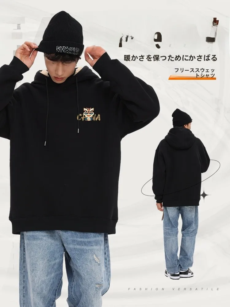 フード付きパーカー アウター：羊羔绒の保温性と青春風のデザインが特徴
