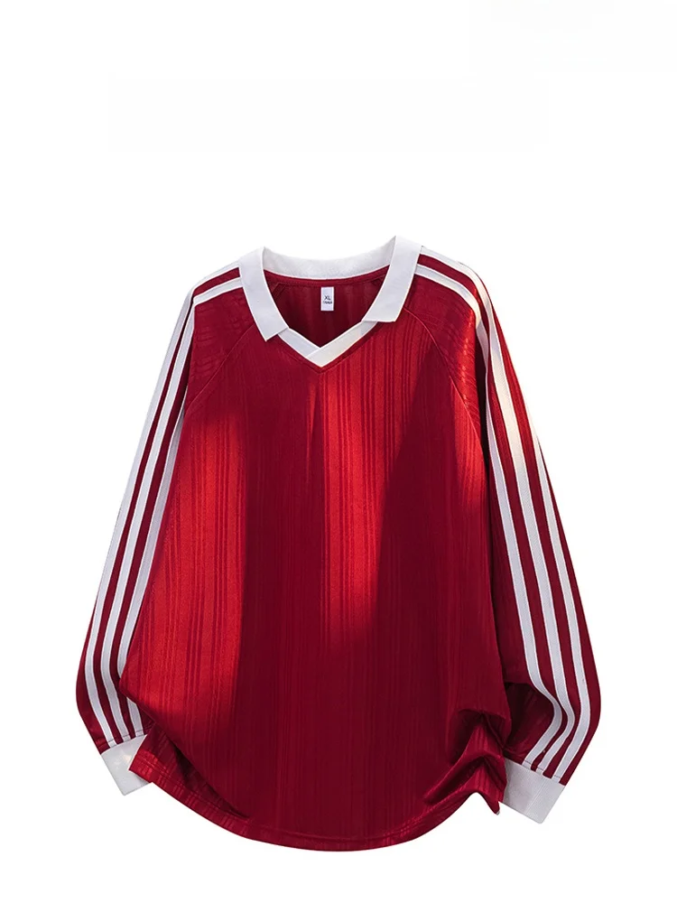 サッカー観戦の日にどんなTシャツを着るべき？青春風のカップルアイテムが解決する3つの悩み