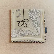 高級感ある純絹ストライプスカーフ【女性用・首巻き対応・洗練されたデザイン】