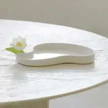 オリジナルデザインの曲線マット陶器トレイ【インテリア装飾用】